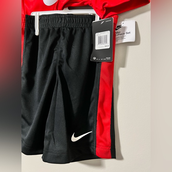 Nike Boys 2 Piece Shirt and Shorts Set Size 7 - Picture 4 of 8